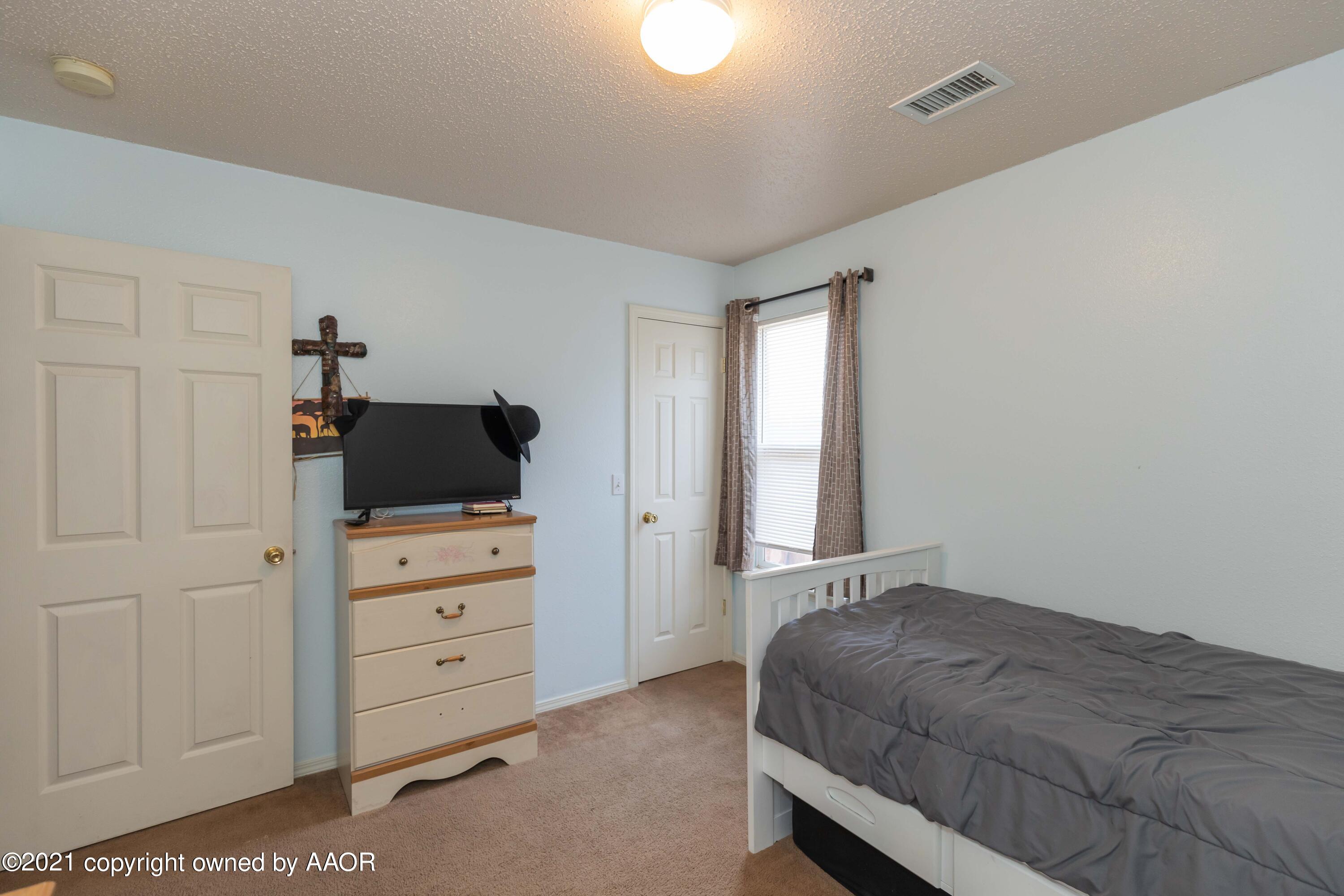 1025 Ketler Street Amarillo, TX 79104 - Photo 24 of 31 a bedroom with a bed and furniture