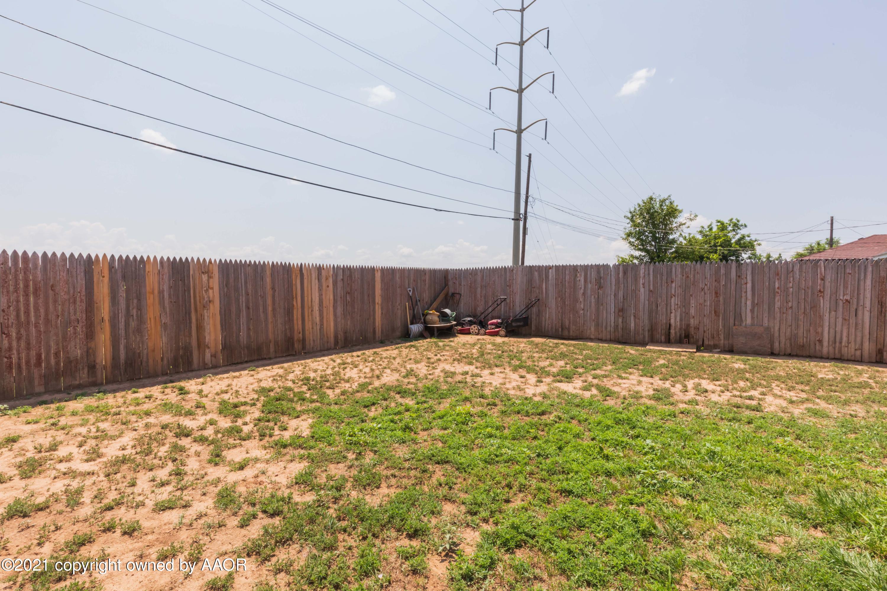 1025 Ketler Street Amarillo, TX 79104 - Photo 30 of 31 a view of a backyard