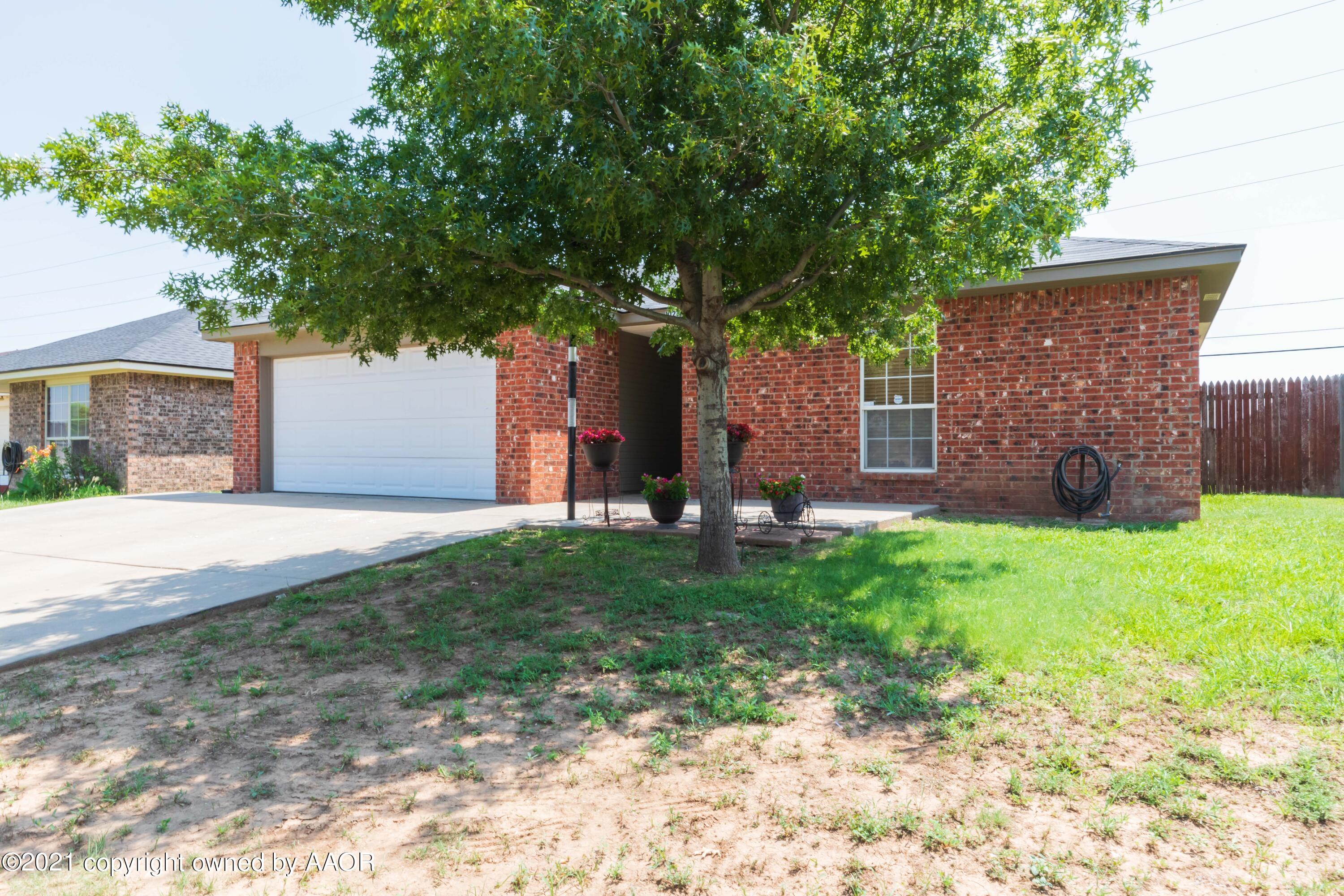 1025 Ketler Street Amarillo, TX 79104 - Photo 3 of 31 a view of a house with backyard and a tree