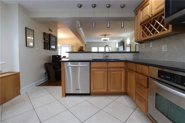 $300,000 | 807 West 48th Street, Unit 103, Kansas City, MO 64112