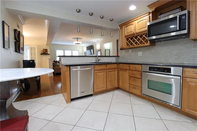 $300,000 | 807 West 48th Street, Unit 103, Kansas City, MO 64112