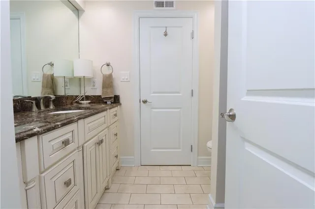 $300,000 | 807 West 48th Street, Unit 103, Kansas City, MO 64112