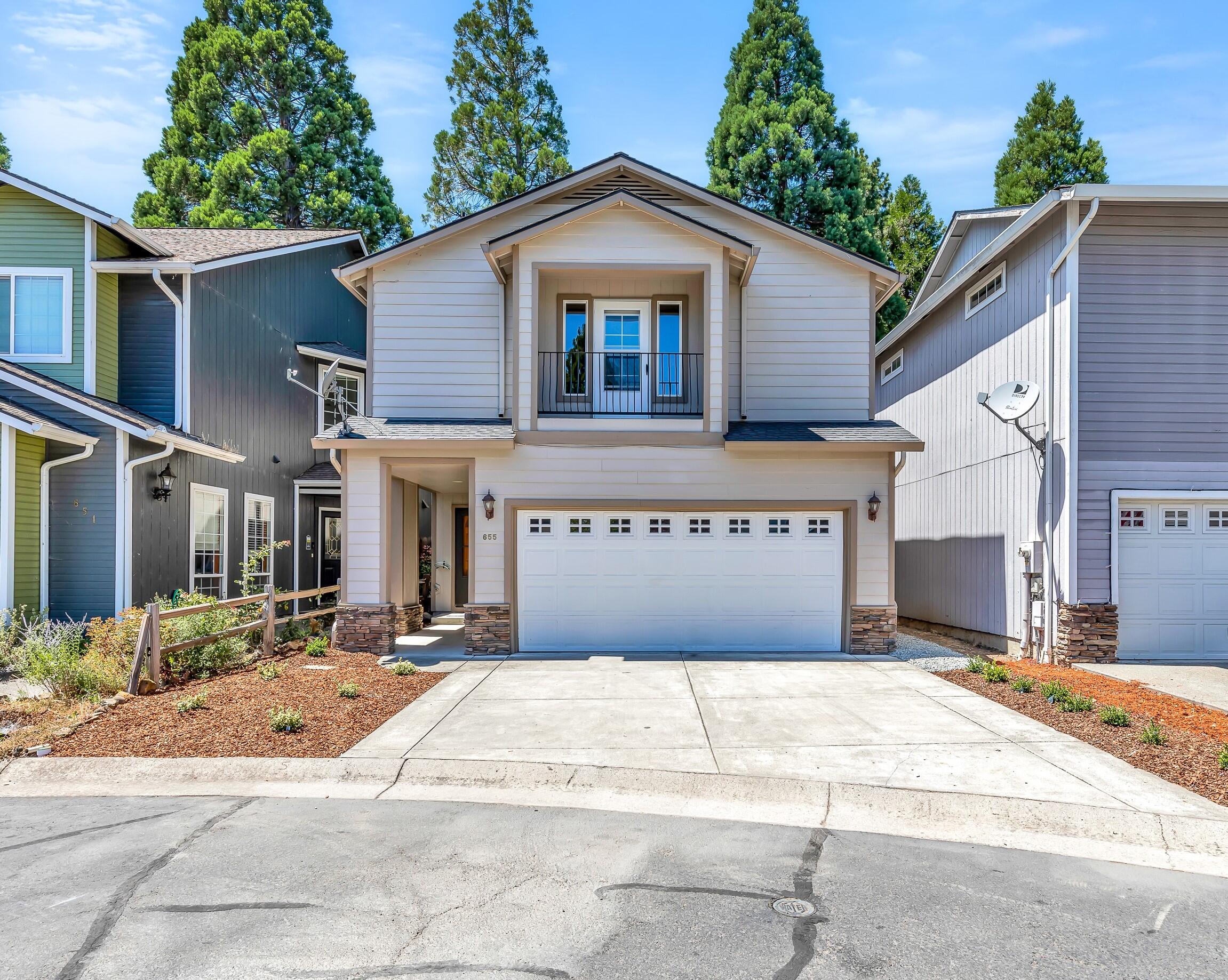 655 Shadow Way Central Point, OR 97502 - Photo 1 of 32 1