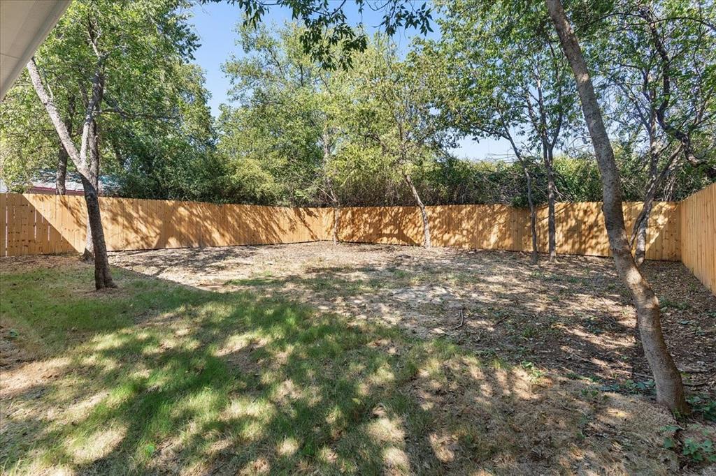 4715 Ramey Avenue Fort Worth, TX 76105 - Photo 28 of 32 a view of yard