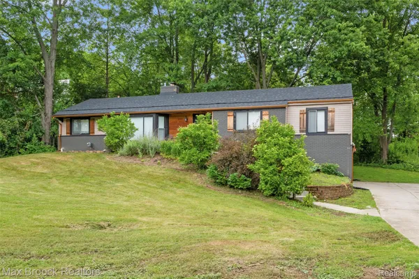 $499,900 | 2905 Lahser Road, Bloomfield Hills, MI 48304