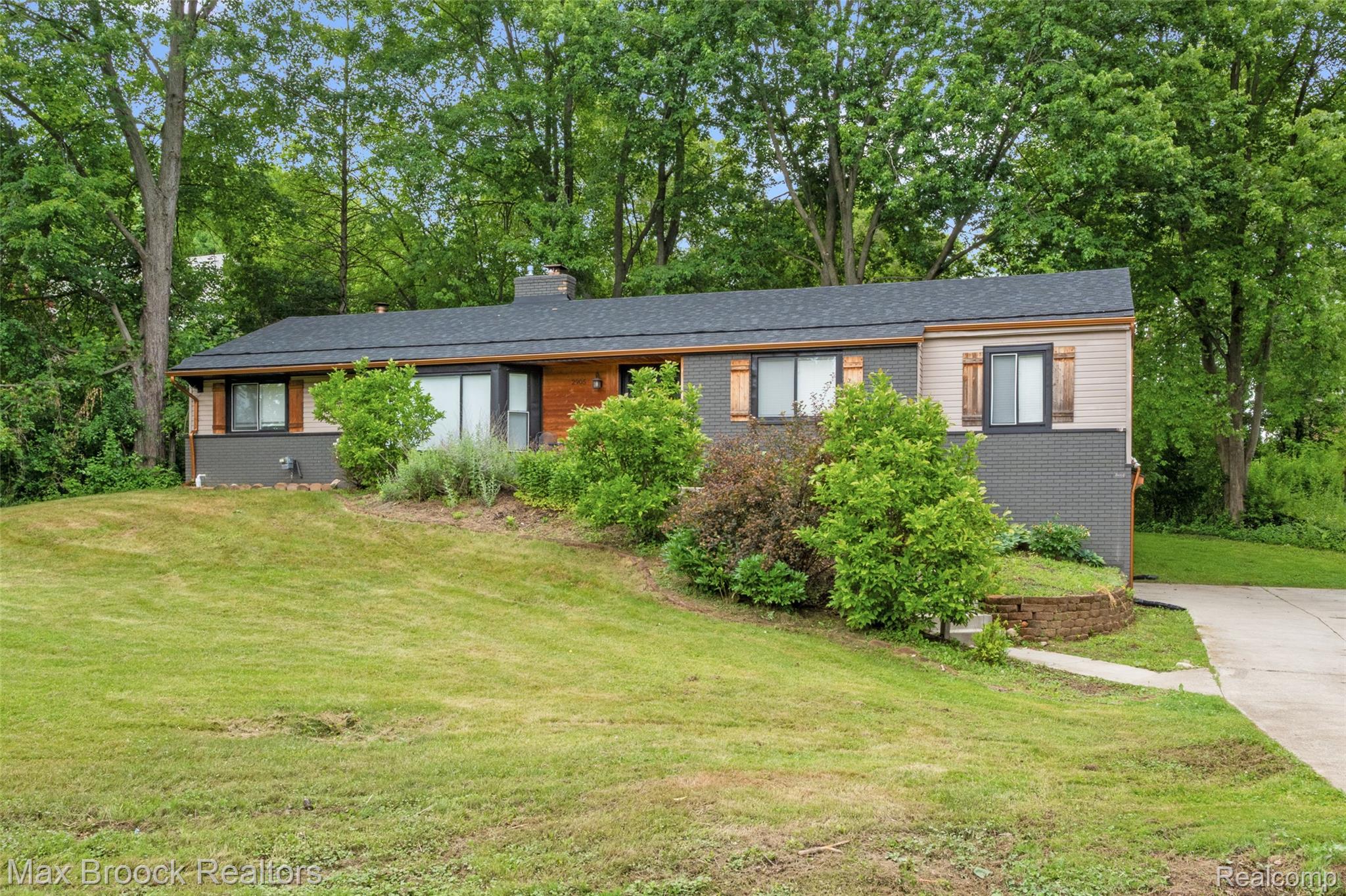 2905 Lahser Road Bloomfield Hills, MI 48304 - Photo 1 of 28 Ranch-style exterior featuring a gray brick facade and beige siding