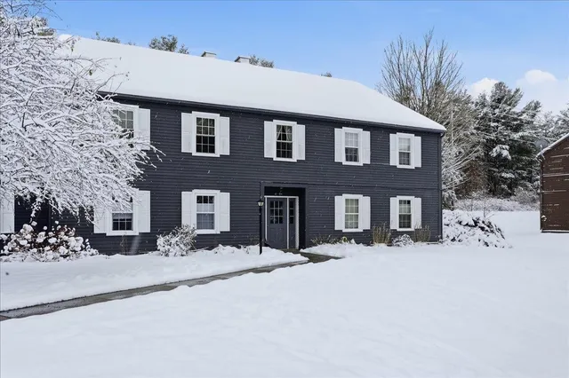 $299,900 | 84 Twin Oaks Terrace, South Burlington, VT 05403