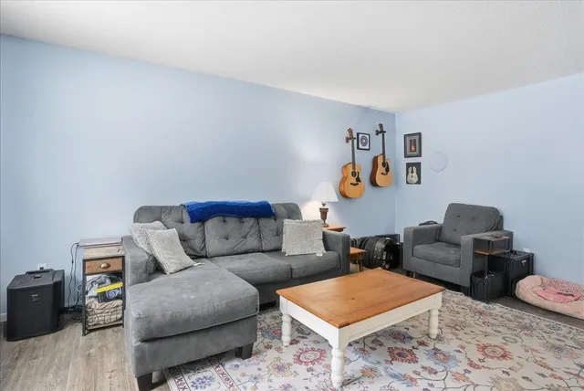 $299,900 | 84 Twin Oaks Terrace, South Burlington, VT 05403