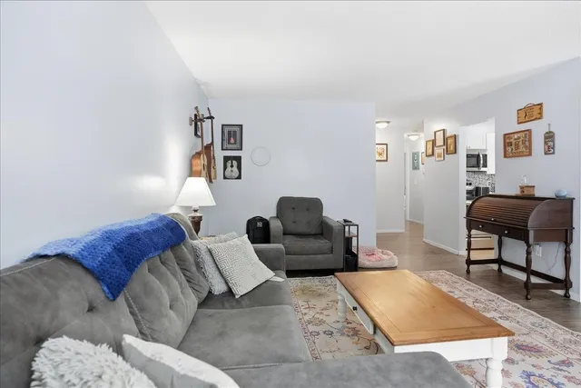 $299,900 | 84 Twin Oaks Terrace, South Burlington, VT 05403