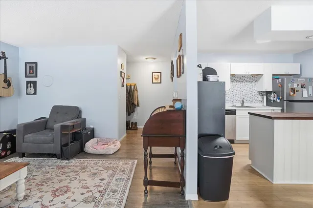 $299,900 | 84 Twin Oaks Terrace, South Burlington, VT 05403