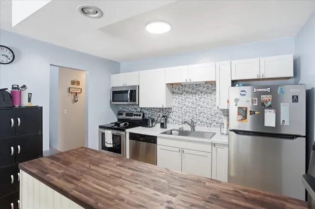 $299,900 | 84 Twin Oaks Terrace, South Burlington, VT 05403