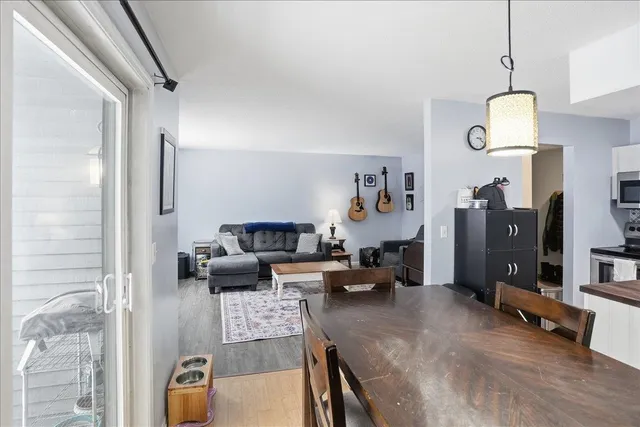 $299,900 | 84 Twin Oaks Terrace, South Burlington, VT 05403