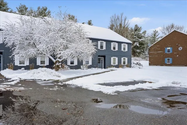 $299,900 | 84 Twin Oaks Terrace, South Burlington, VT 05403