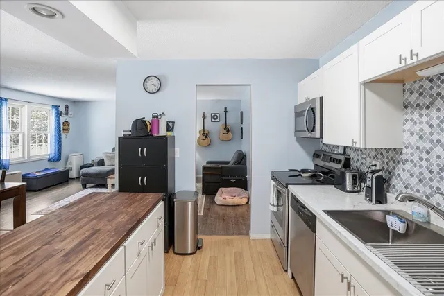 $299,900 | 84 Twin Oaks Terrace, South Burlington, VT 05403