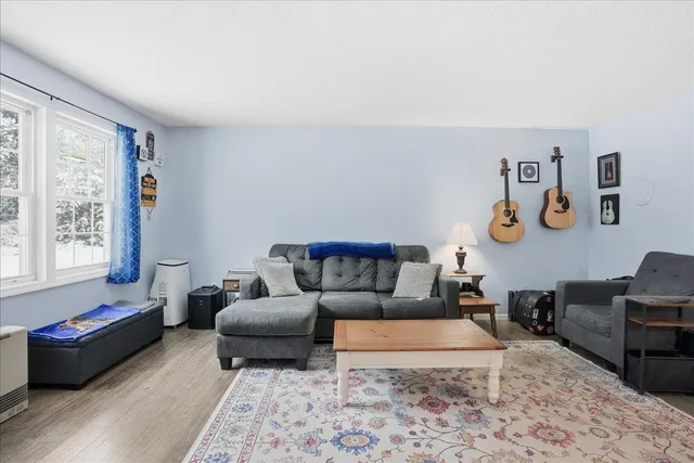 $299,900 | 84 Twin Oaks Terrace, South Burlington, VT 05403