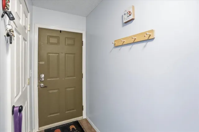 $299,900 | 84 Twin Oaks Terrace, South Burlington, VT 05403