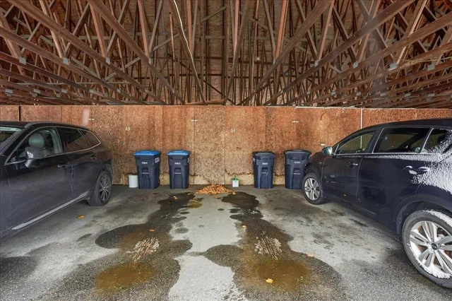 $299,900 | 84 Twin Oaks Terrace, South Burlington, VT 05403