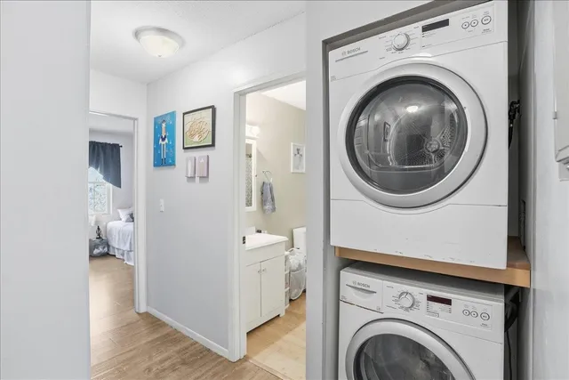 $299,900 | 84 Twin Oaks Terrace, South Burlington, VT 05403