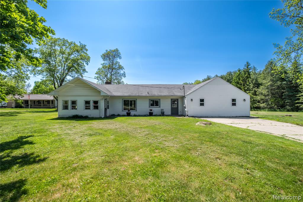 12238 Jennings Road Linden, MI 48451 - Photo 1 of 33