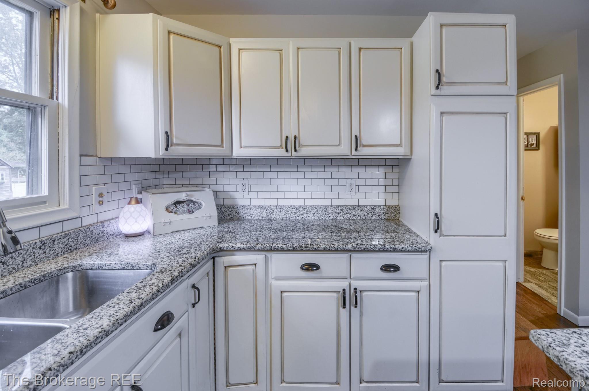 6121 Kings Shire Road Grand Blanc, MI 48439 - Photo 16 of 42 SD3_5305-HDR(5).jpg