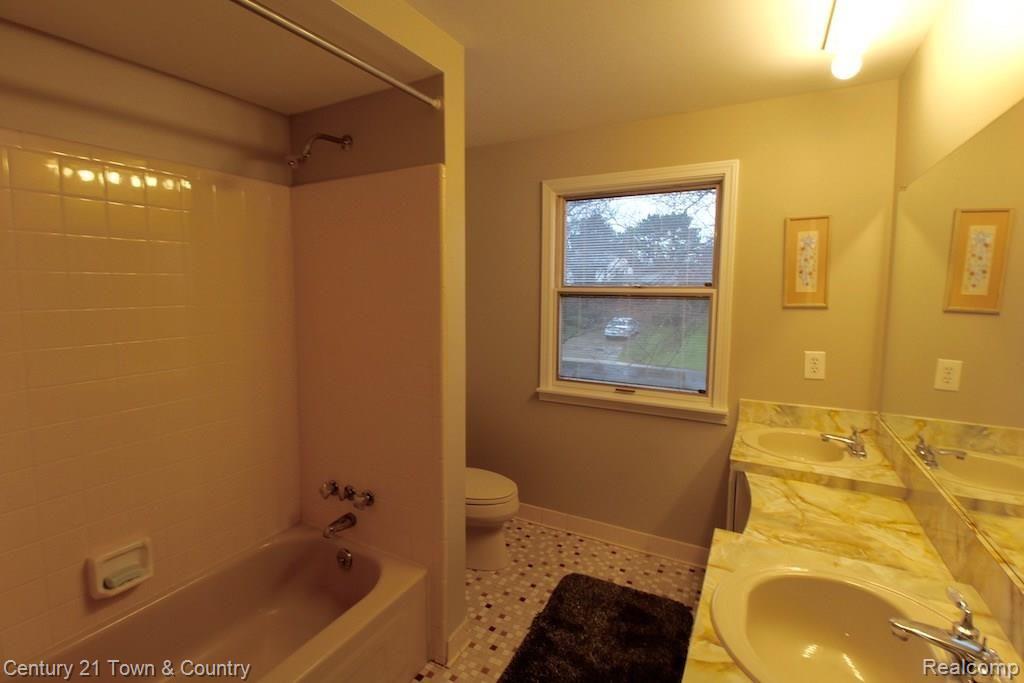 3126 Tamarron Drive Rochester Hills, MI 48309 - Photo 28 of 44
