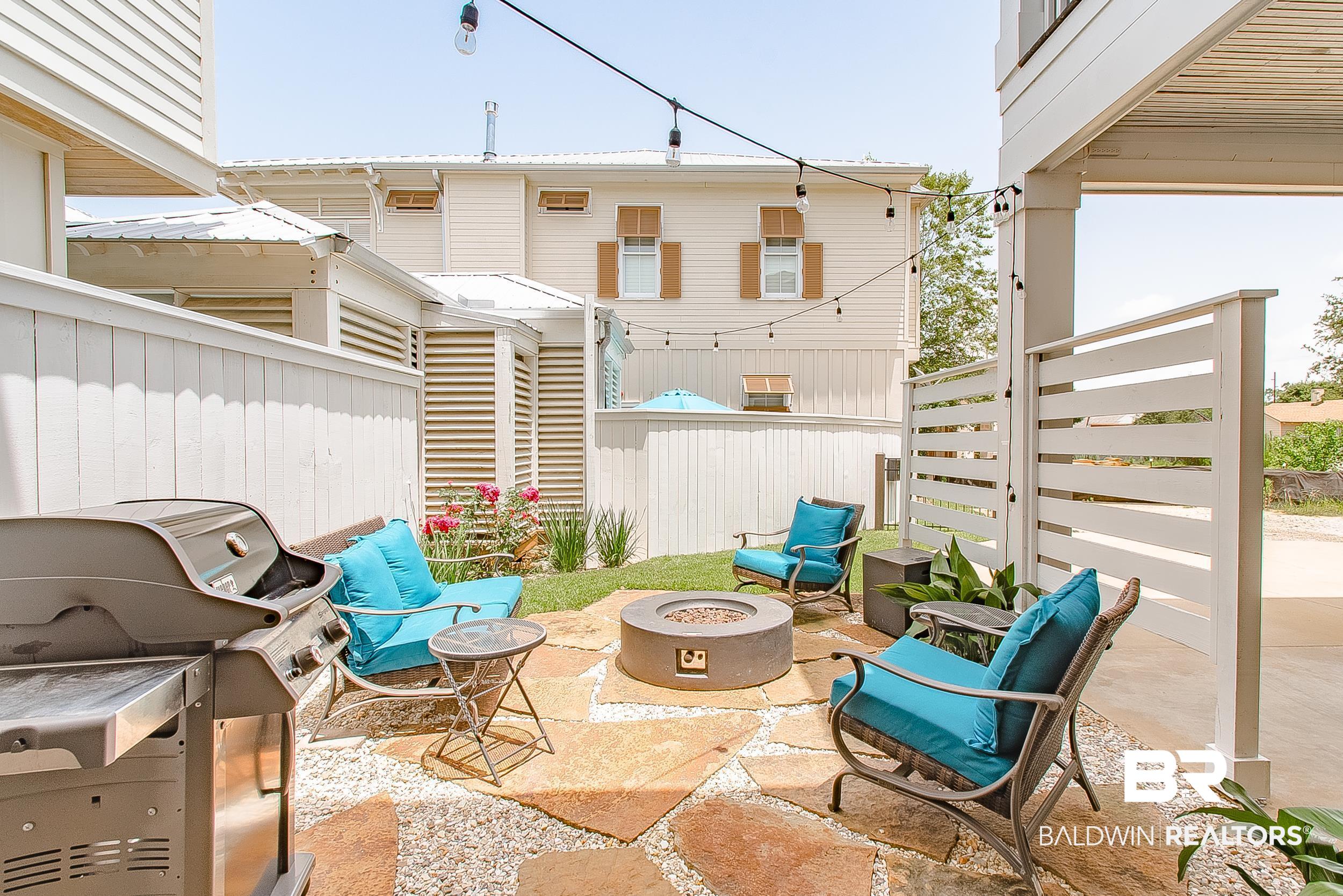 6 Minnich Court Fairhope, AL 36532 - Photo 34 of 50 Courtyard grilling area