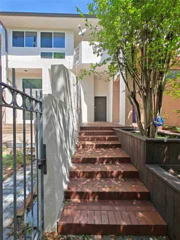 $3,000 | 3516 Bellaire Boulevard, West University Place, TX 77025