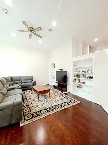 $3,000 | 3516 Bellaire Boulevard, West University Place, TX 77025