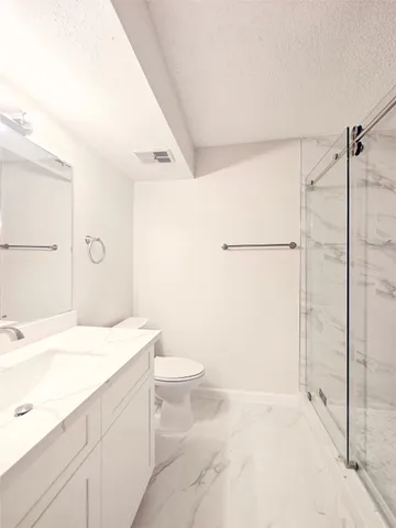 $3,000 | 3516 Bellaire Boulevard, West University Place, TX 77025