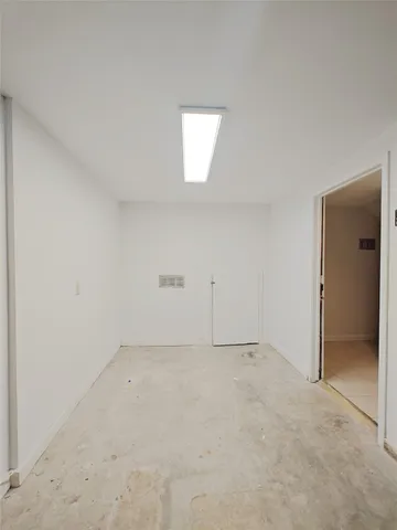 $3,000 | 3516 Bellaire Boulevard, West University Place, TX 77025