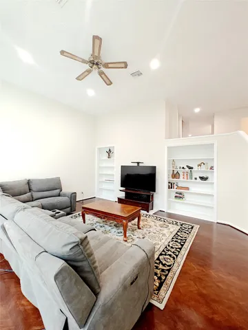 $3,000 | 3516 Bellaire Boulevard, West University Place, TX 77025