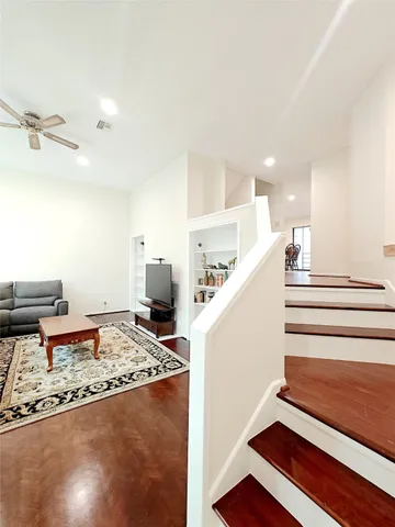 $3,000 | 3516 Bellaire Boulevard, West University Place, TX 77025