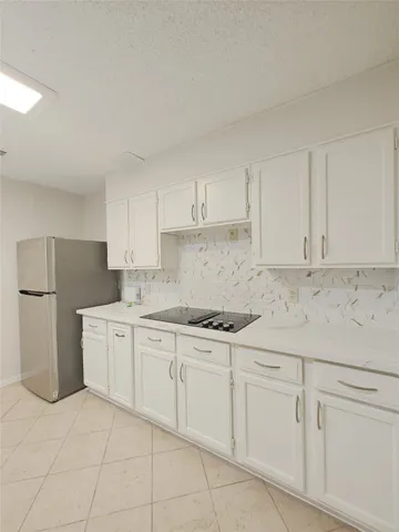 $3,000 | 3516 Bellaire Boulevard, West University Place, TX 77025