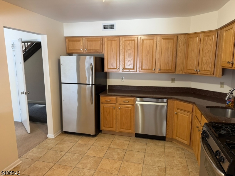 172 Drake Lane, Unit 1 Ledgewood, NJ 07852 - Photo 2 of 9