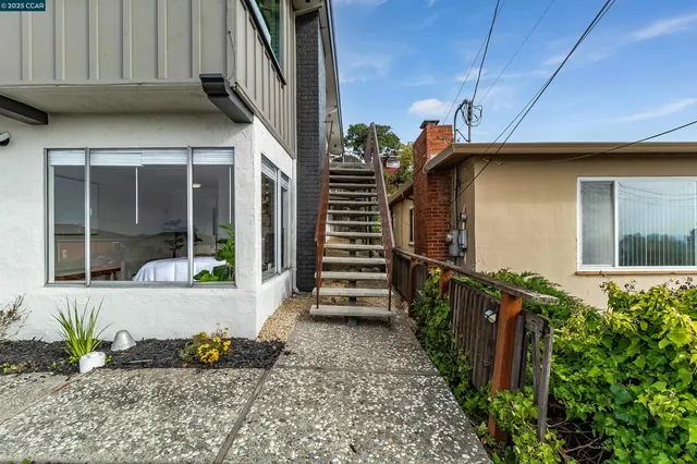 $999,000 | 5949 Arlington Boulevard, Richmond, CA 94805