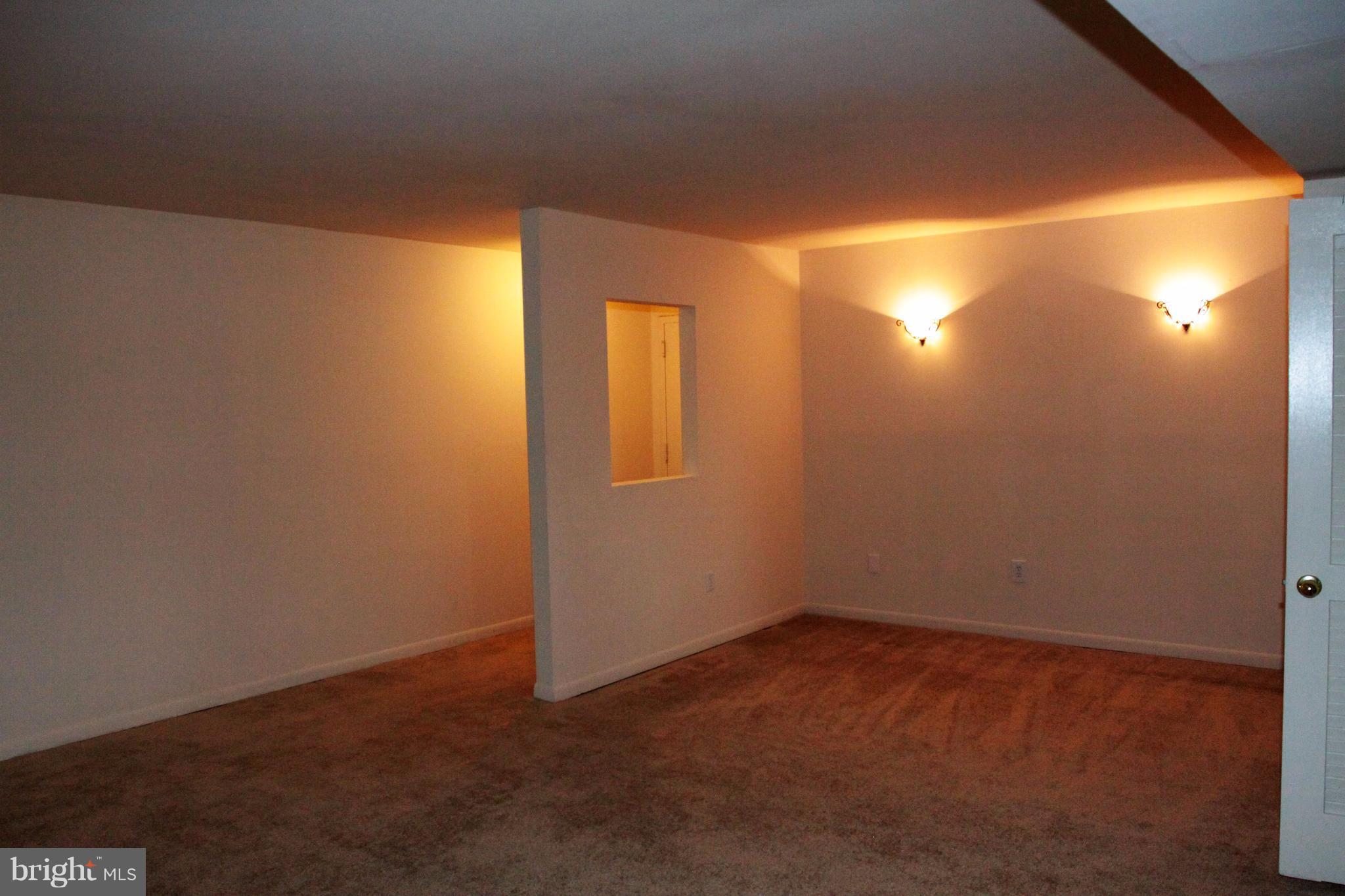9627 White Acre Road, Unit C4 Columbia, MD 21045 - Photo 3 of 13 Living Room
