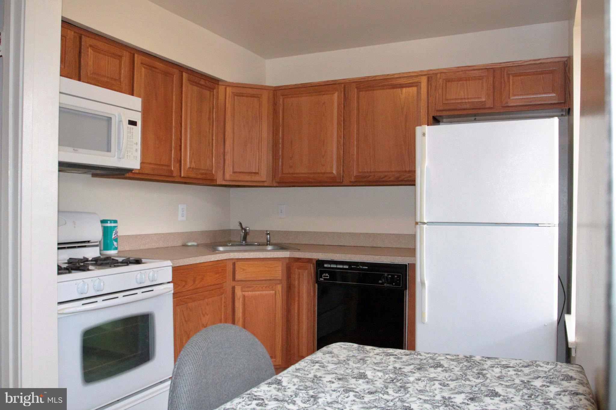 9627 White Acre Road, Unit C4 Columbia, MD 21045 - Photo 4 of 13 Kitchen