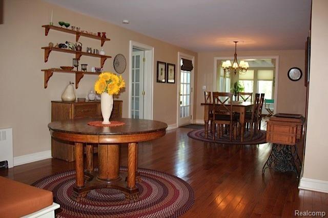 1431 Washington Road Rochester, MI 48306 - Photo 18 of 75 Three Quarter Inch Gleaming Oak Hardwood Floors