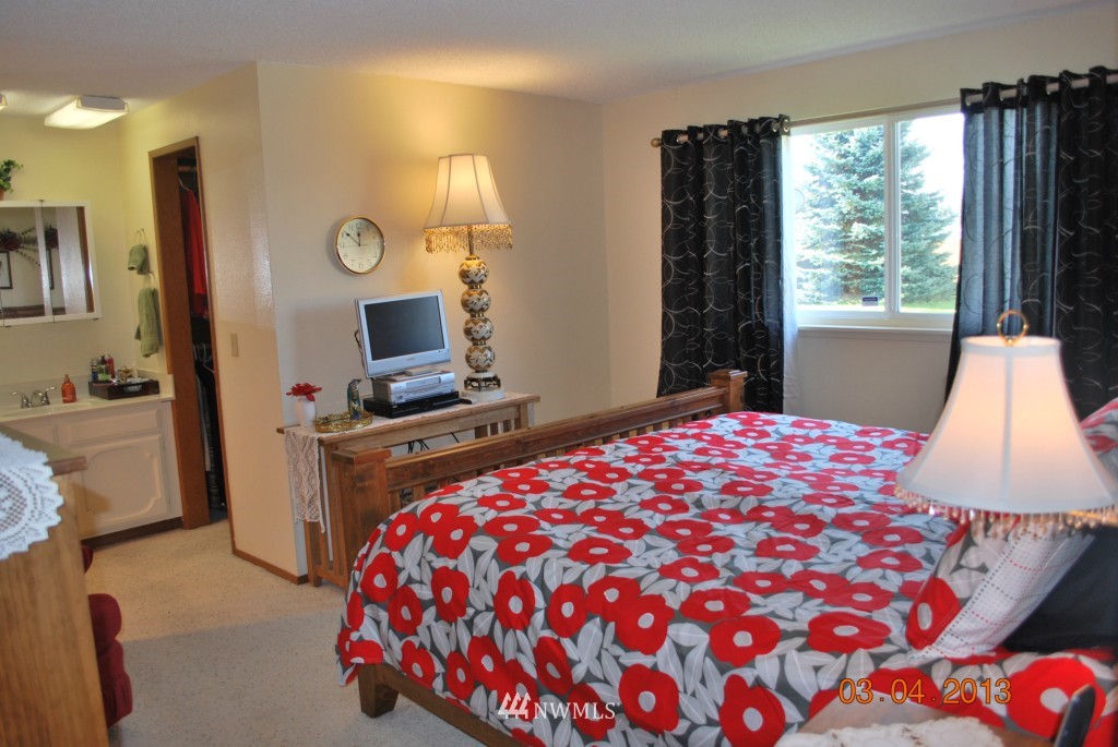9340 180th Way Southwest Rochester, WA 98579 - Photo 7 of 15
