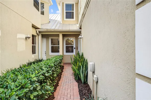 $437,000 | 1915 Bridgepointe Circle, Unit 41, Vero Beach, FL 32967