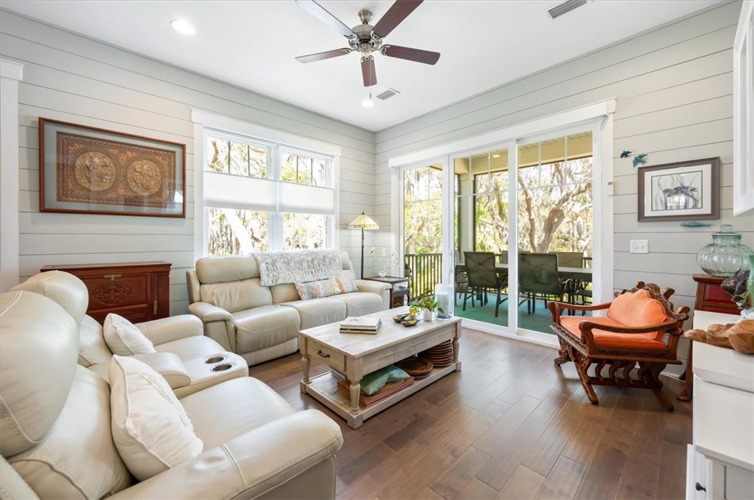39 Harbor Road Jekyll Island, GA 31527 - Photo 20 of 54 Living Area