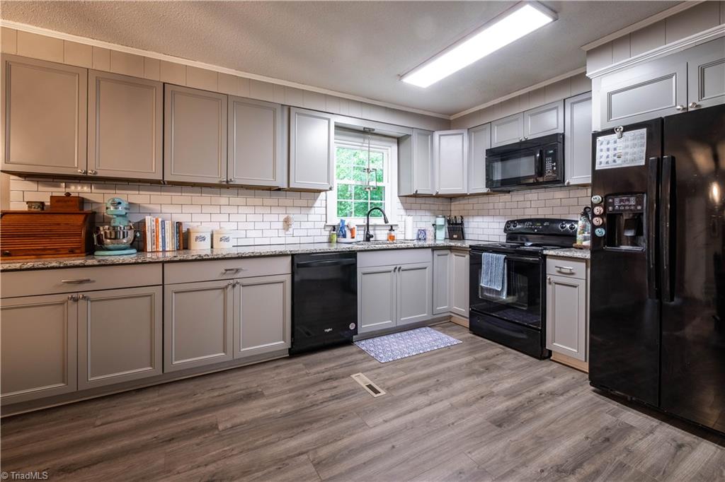 216 Brookwood Drive Elkin, NC 28621 - Photo 7 of 22 Kitchen
