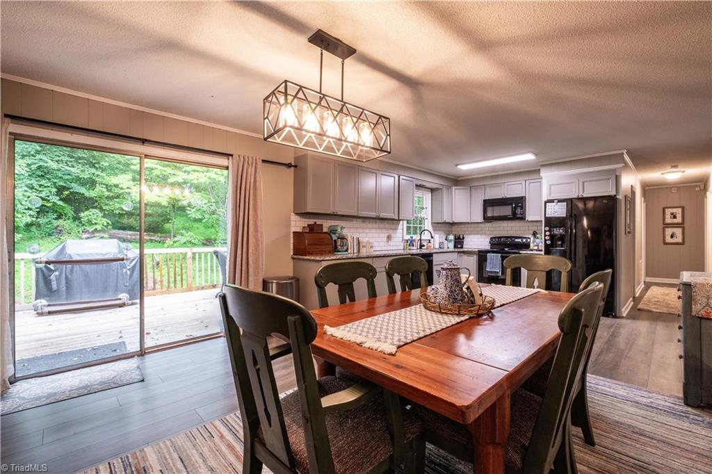 216 Brookwood Drive Elkin, NC 28621 - Photo 9 of 22 Dining area