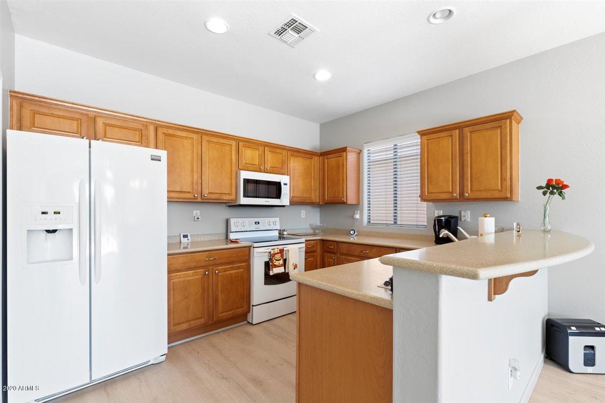1663 West Morse Drive Anthem, AZ 85086 - Photo 3 of 21 03-Kitchen