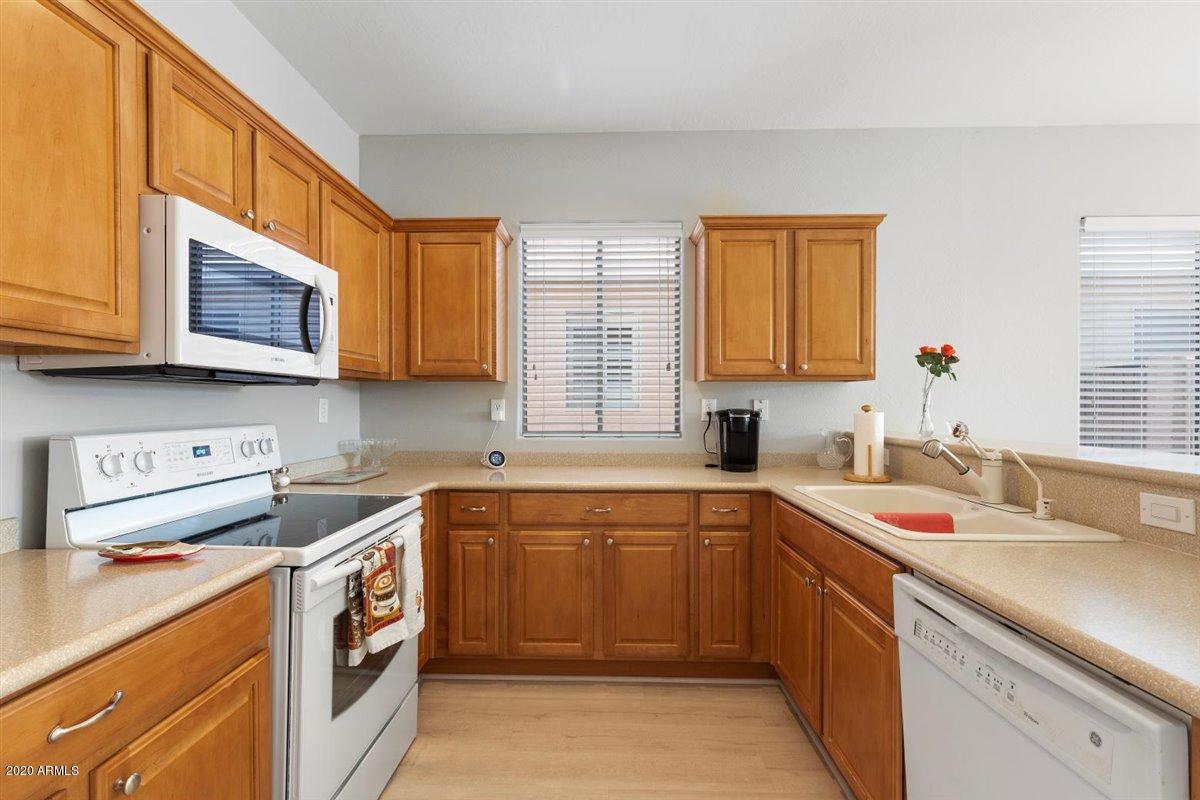 1663 West Morse Drive Anthem, AZ 85086 - Photo 6 of 21 06-Kitchen