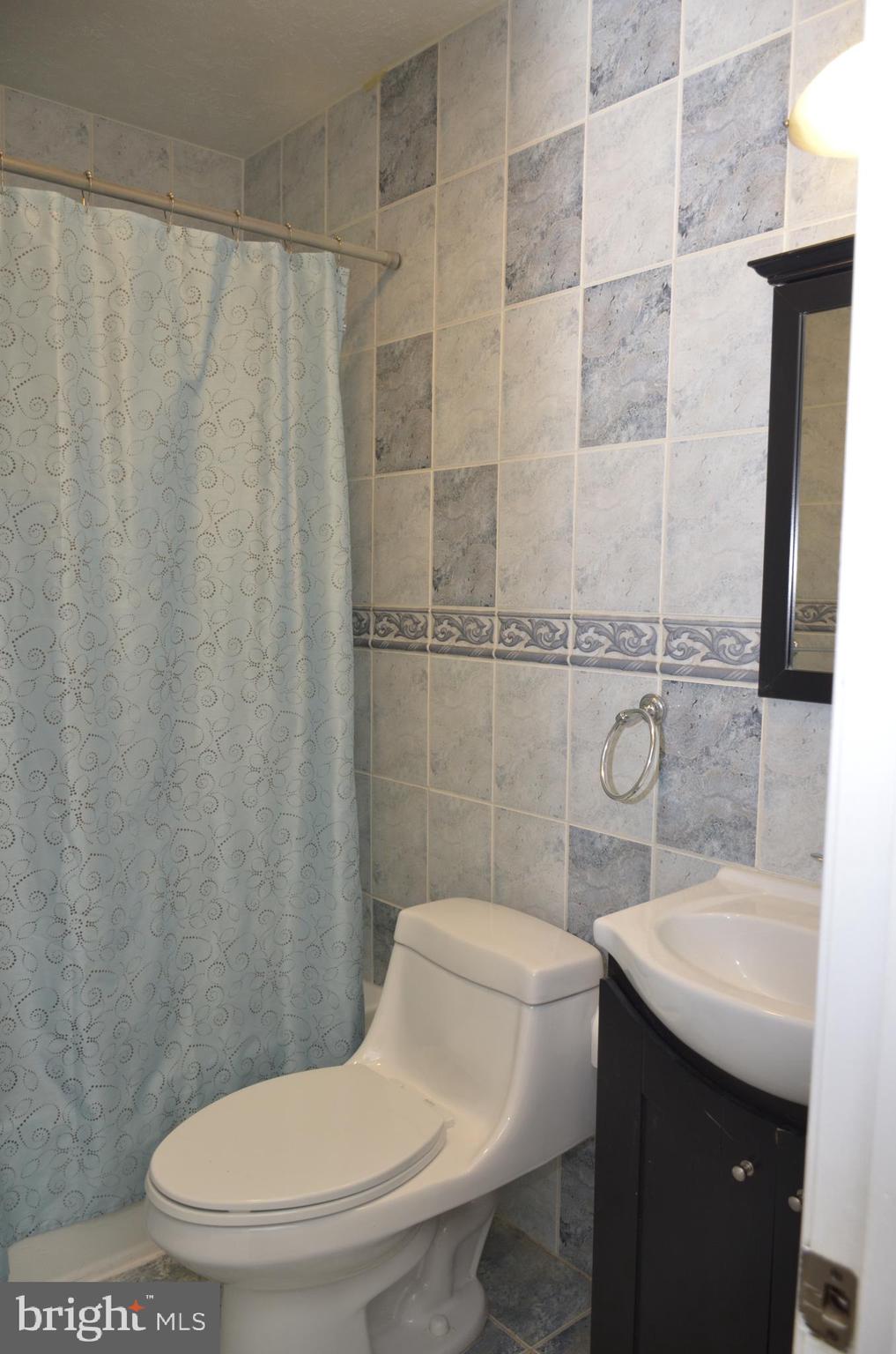 1245 Cushmore Road Southampton, PA 18966 - Photo 12 of 36 Main Bathroom