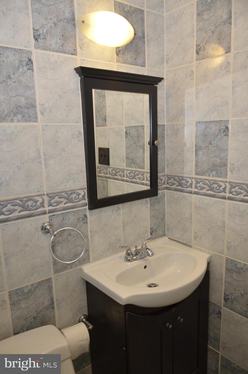 1245 Cushmore Road Southampton, PA 18966 - Photo 14 of 36 Main Bathroom
