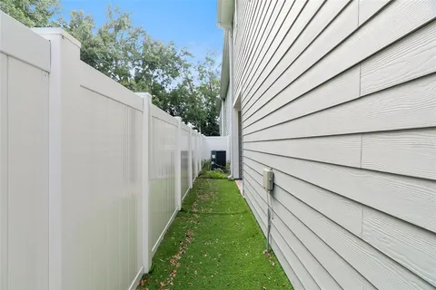a view of a backyard with pathway