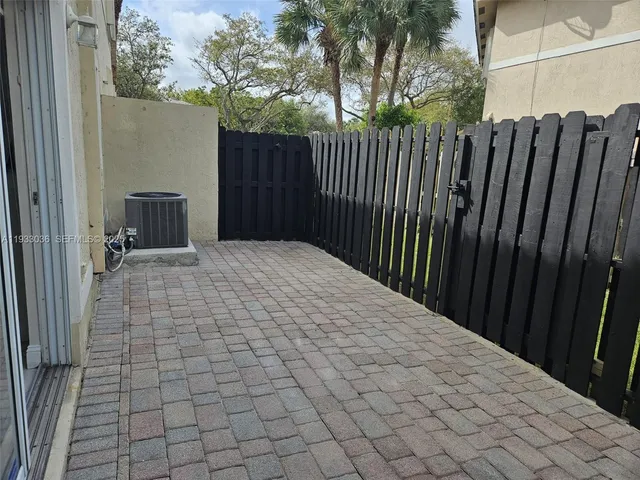 $3,200 | Lakes of Western Pines, Pembroke Pines, FL 33028