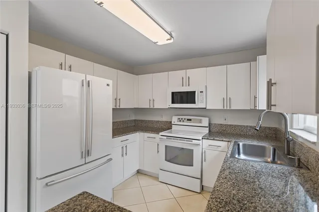 $3,200 | Lakes of Western Pines, Pembroke Pines, FL 33028